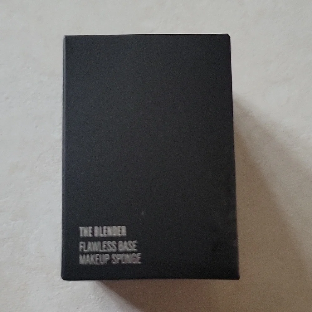 IL Makiage The blender makeup sponge NEW